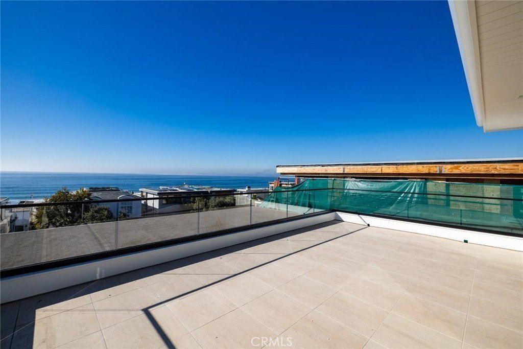 213 Bayview Drive. Manhattan Beach, CA 90266