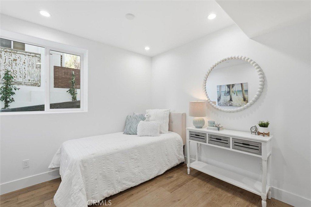 617 N Irena Avenue. Redondo Beach, CA 90277