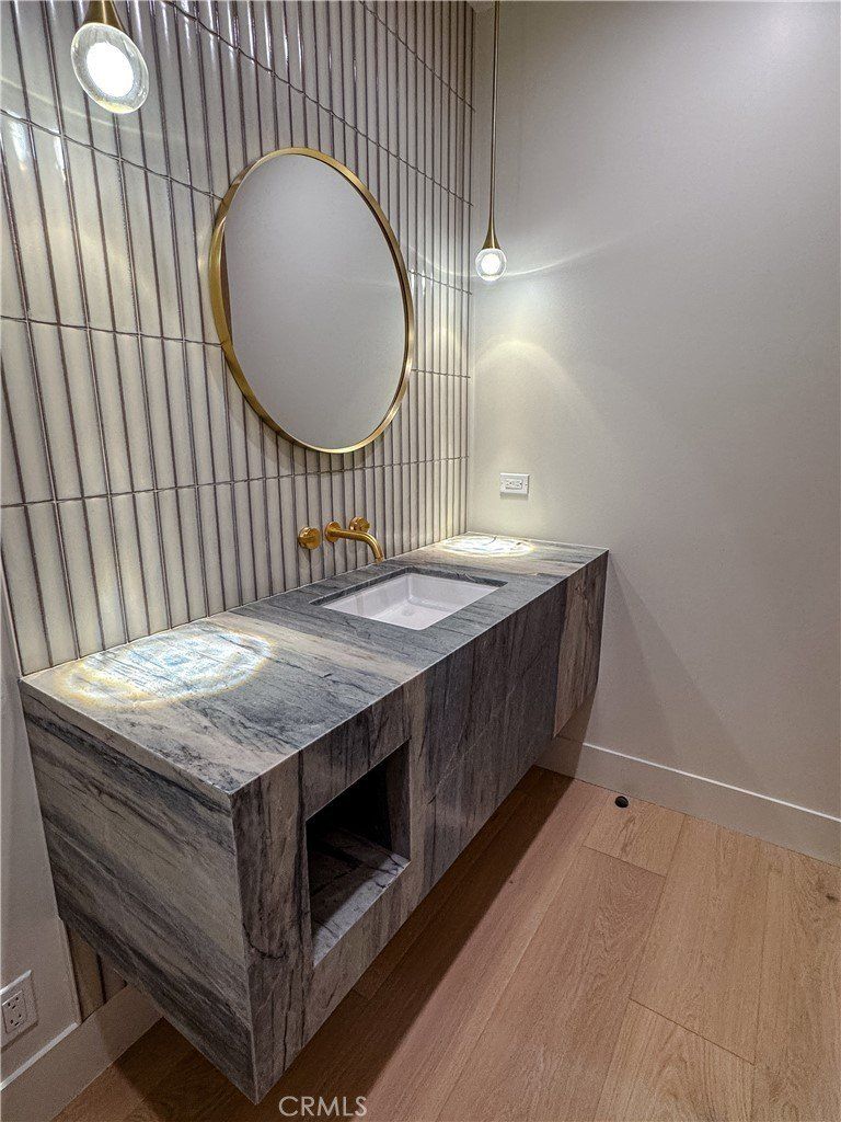 404 16Th Street. Manhattan Beach, CA 90266