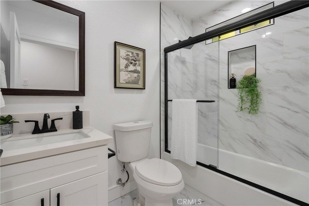 2706 S Cochran. Los Angeles, CA 90016