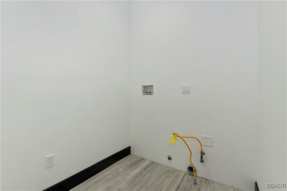 556 Lucerne Drive. Big Bear Lake, CA 92315