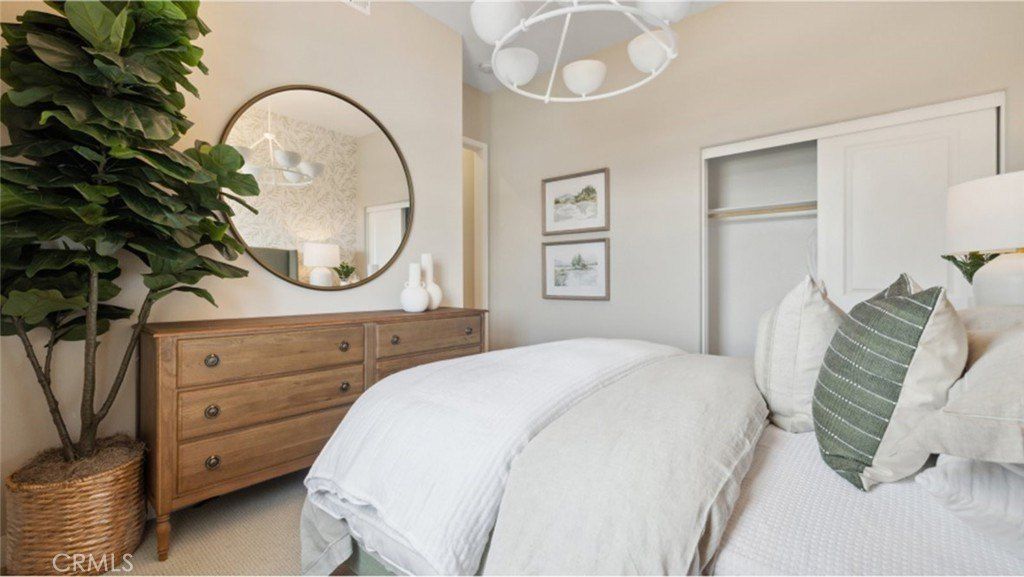 24511 Villa La Sombrilla. Valencia, CA 91354