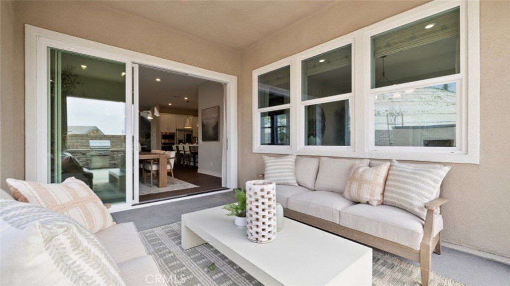 24517 Via La Sombrilla. Valencia, CA 91354