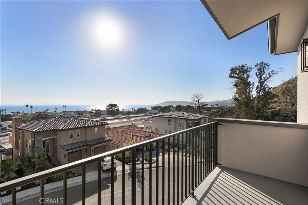 2732 Barcelona. Pismo Beach, CA 93449