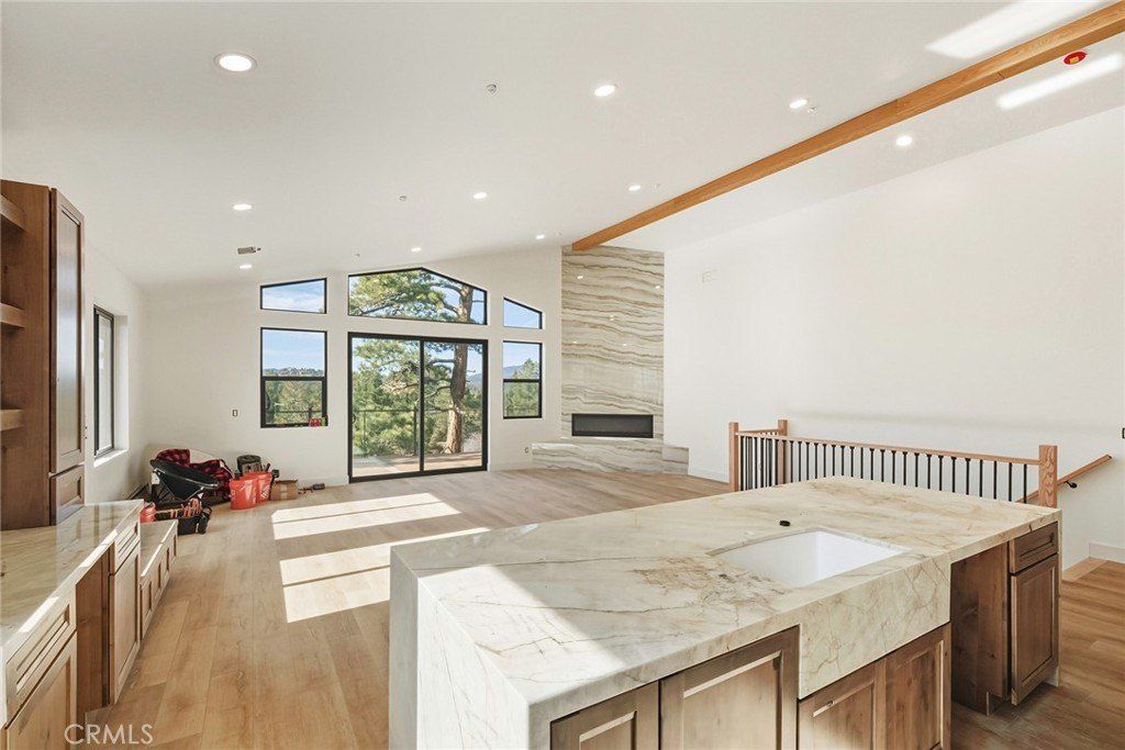 455 Tanglewood. Big Bear City, CA 92314