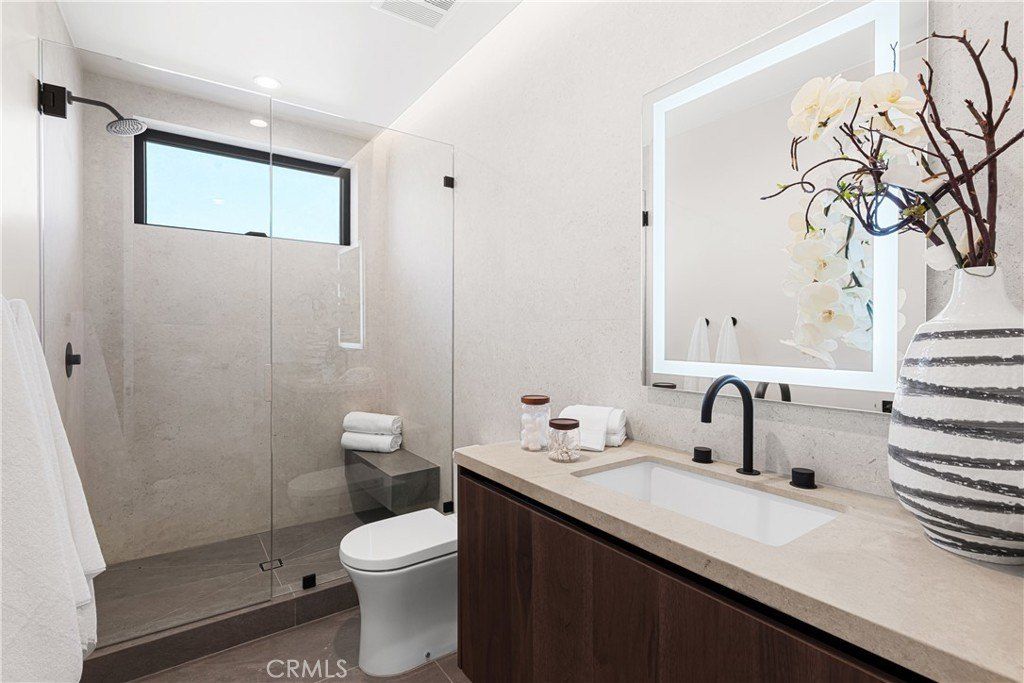 4018 Coldwater Canyon Avenue. Studio City, CA 91604