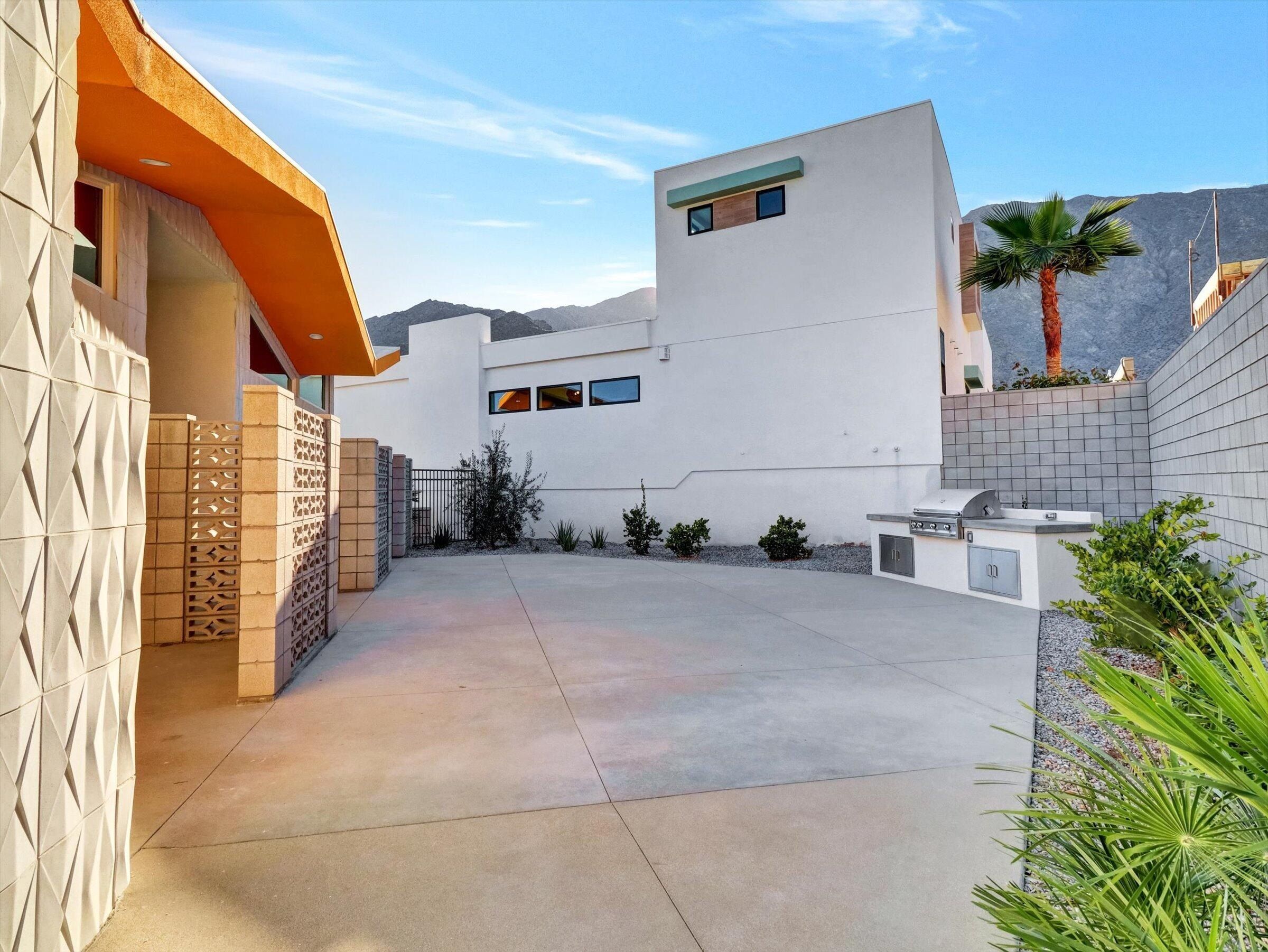 718 Obsidian Loop E Unit 73. Palm Springs, CA 92264