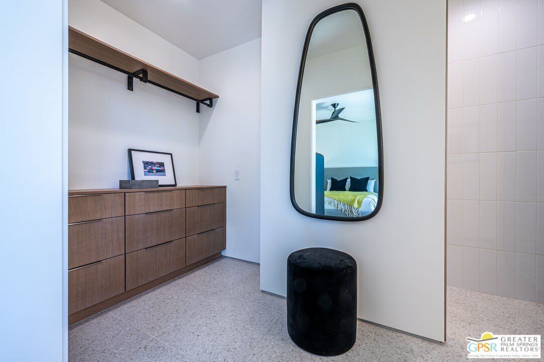 310 W Crestview Dr. Palm Springs, CA 92264