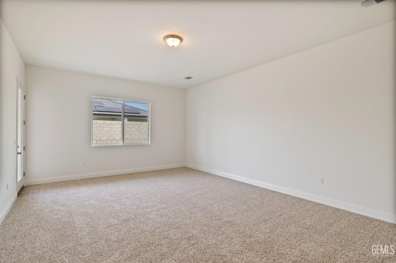 7524 Ruthburg Way. Bakersfield, CA 93314