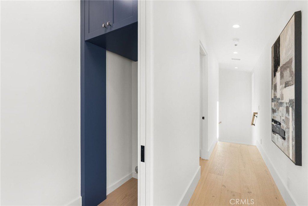 303 Fernleaf 5. Corona Del Mar, CA 92625