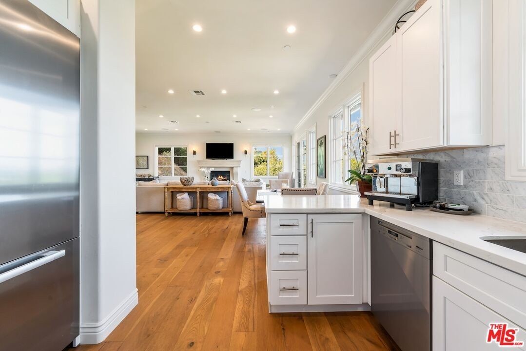 3721 Eureka Dr. Studio City, CA 91604