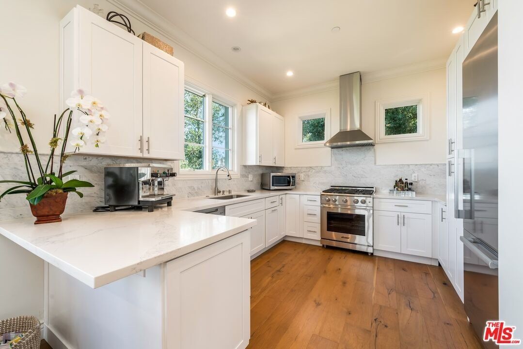 3721 Eureka Dr. Studio City, CA 91604