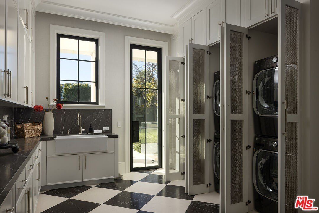 721 N Bonhill Rd. Los Angeles, CA 90049