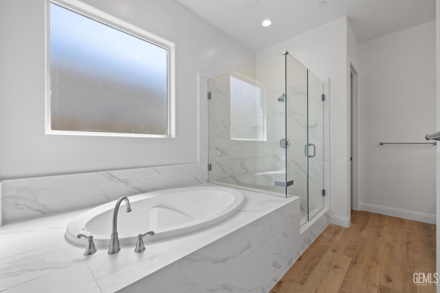 7516 Ruthburg Way. Bakersfield, CA 93314