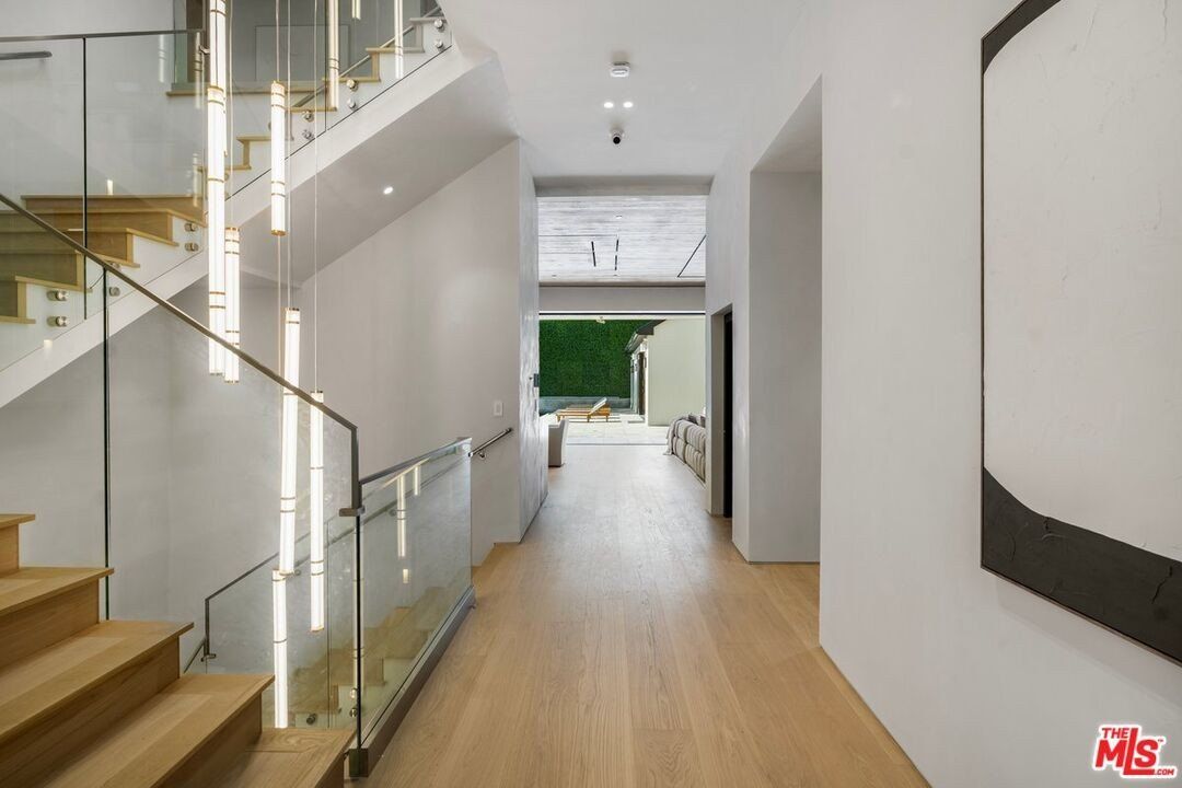 12227 Tweed Ln. Los Angeles, CA 90049