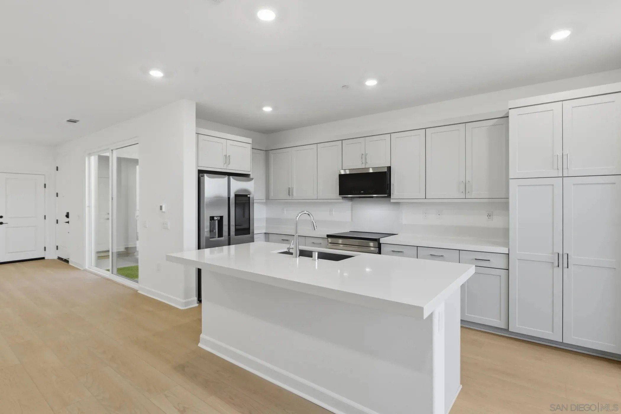 112 Village Walk Way. Ramona, CA 92065