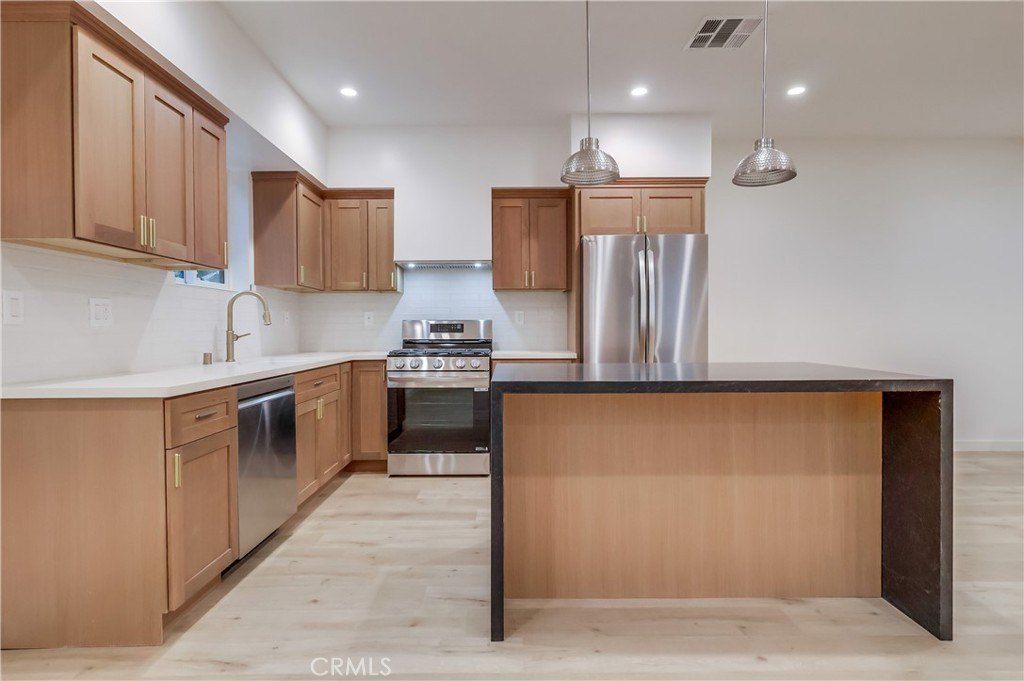 3415 Bellevue Avenue. Los Angeles, CA 90026