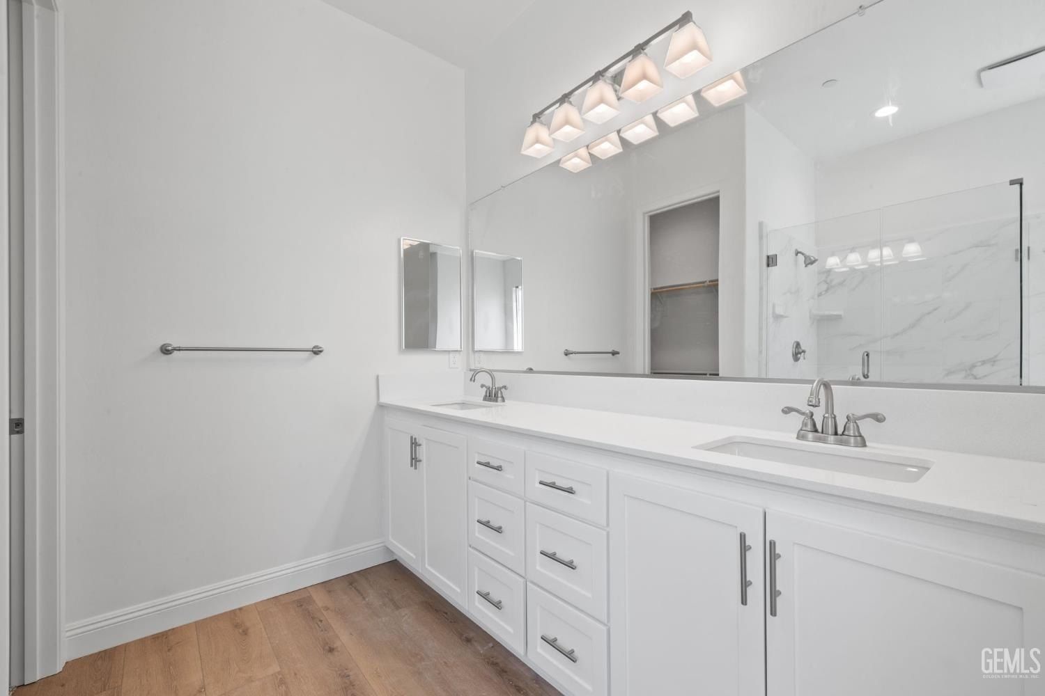 7516 Ruthburg Way. Bakersfield, CA 93314