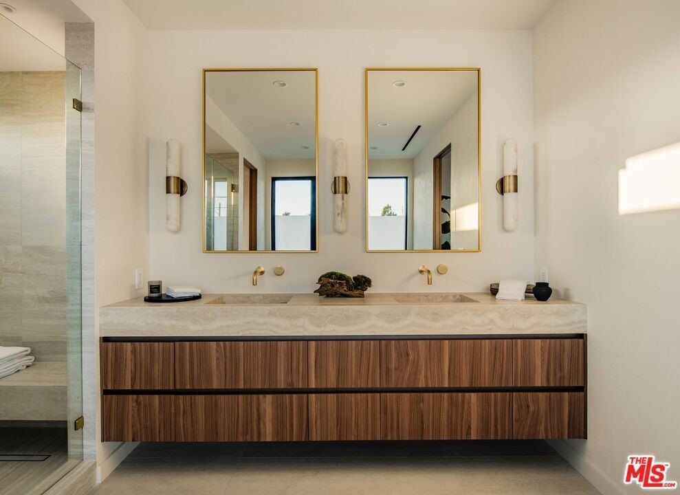 12806 Admiral Ave. Los Angeles, CA 90066