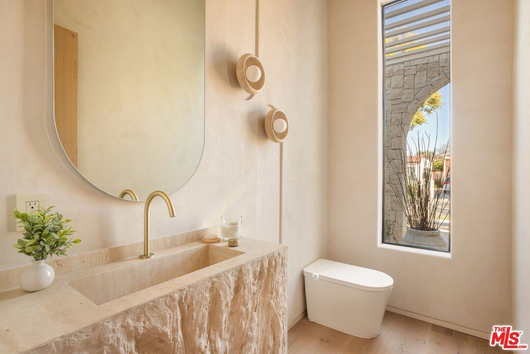 517 N Martel Ave. Los Angeles, CA 90036