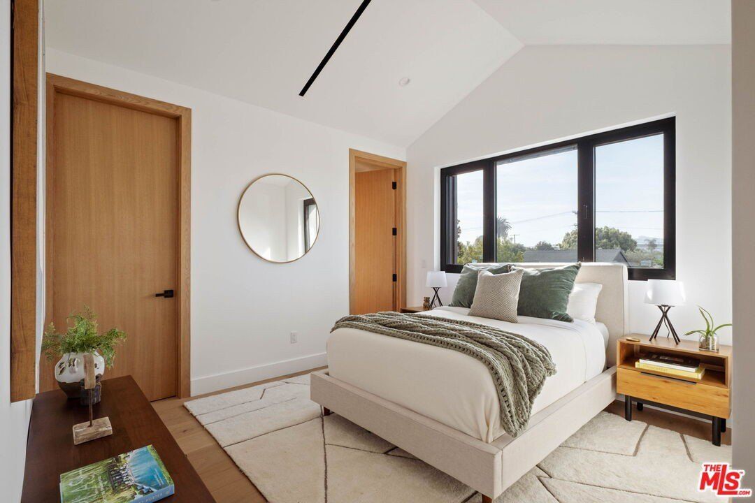 4066 Lyceum Ave. Los Angeles, CA 90066