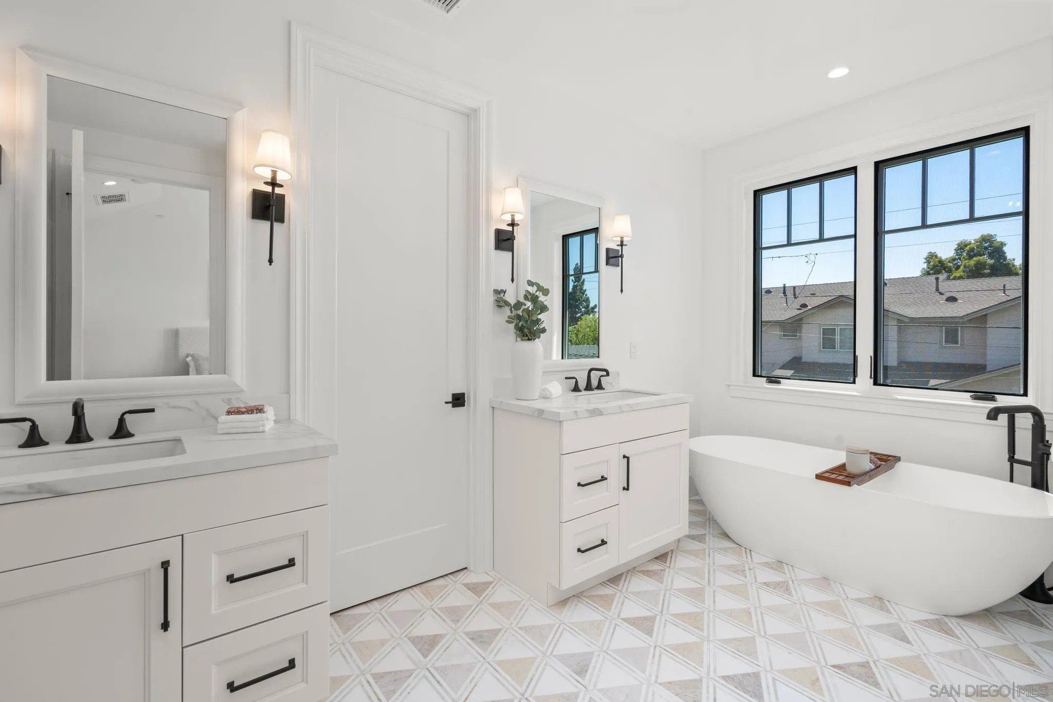 910 Balboa. Coronado, CA 92118