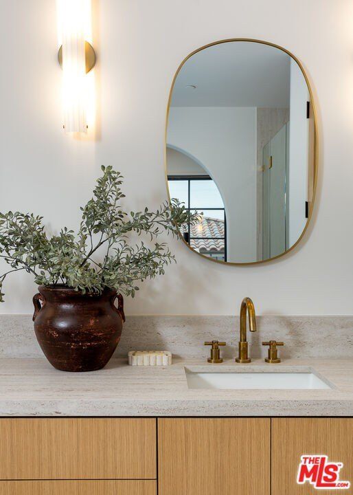 2445 Glyndon Ave. Venice, CA 90291