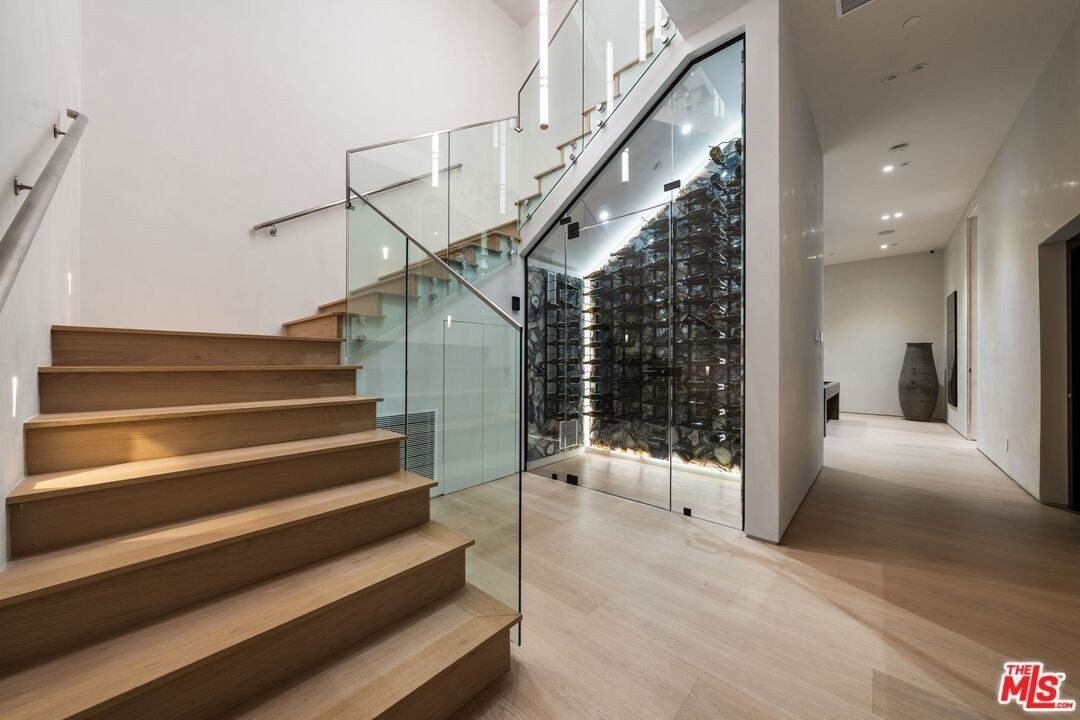 12227 Tweed Ln. Los Angeles, CA 90049