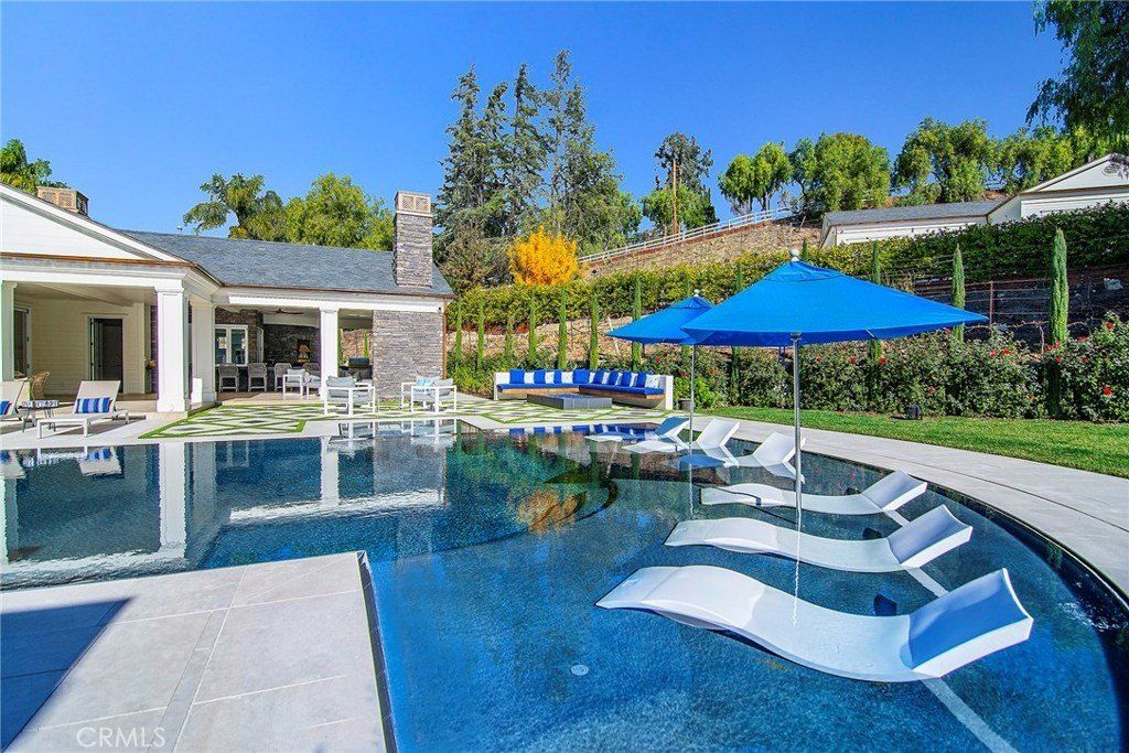 5546 Jed Smith Road. Hidden Hills, CA 91302