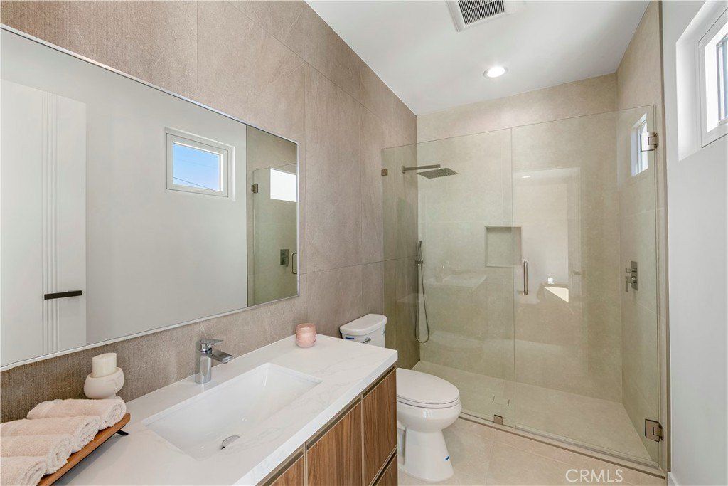 853 Oak. Costa Mesa, CA 92627