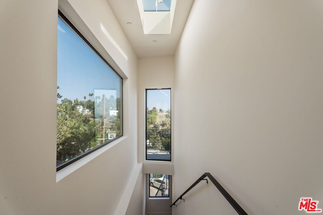 4691 Glenalbyn Dr. Los Angeles, CA 90065