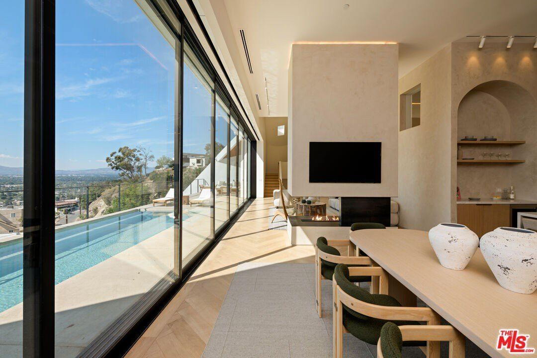 3699 Alta Mesa Dr. Studio City, CA 91604