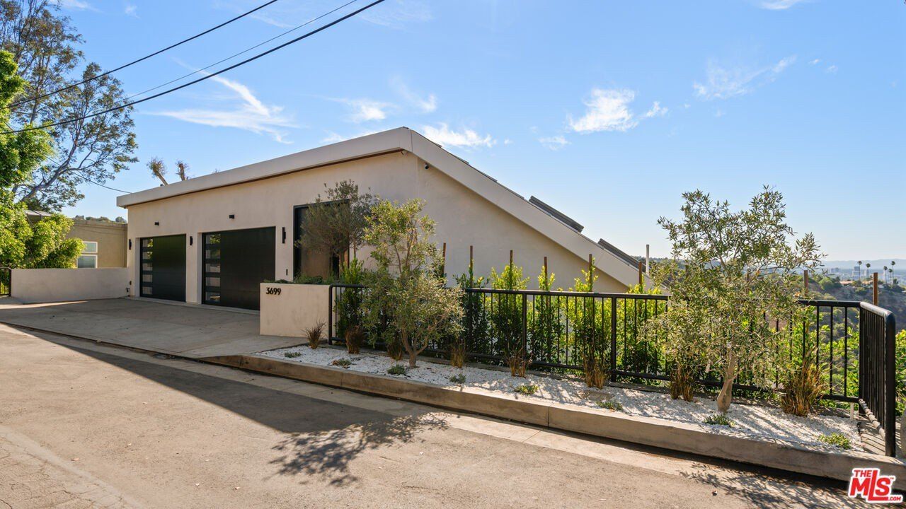 3699 Alta Mesa Dr. Studio City, CA 91604