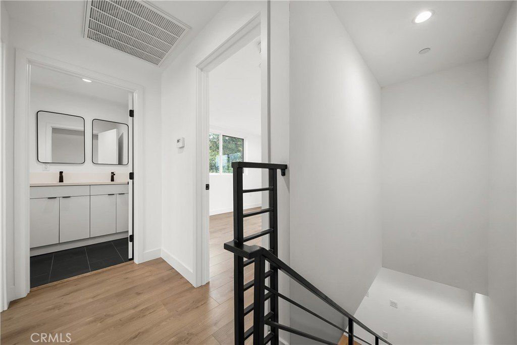 171 S Hoover. Los Angeles, CA 90004