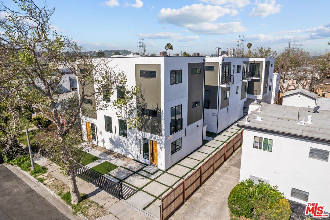 2921 S Burnside Ave. Los Angeles, CA 90016