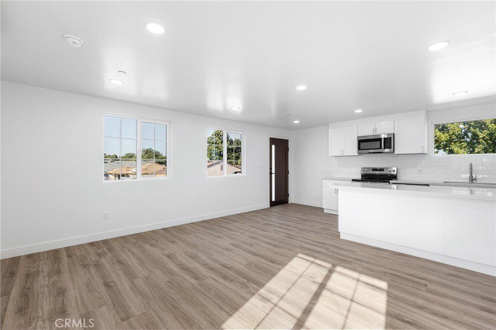 496 E 52Nd. Long Beach, CA 90805