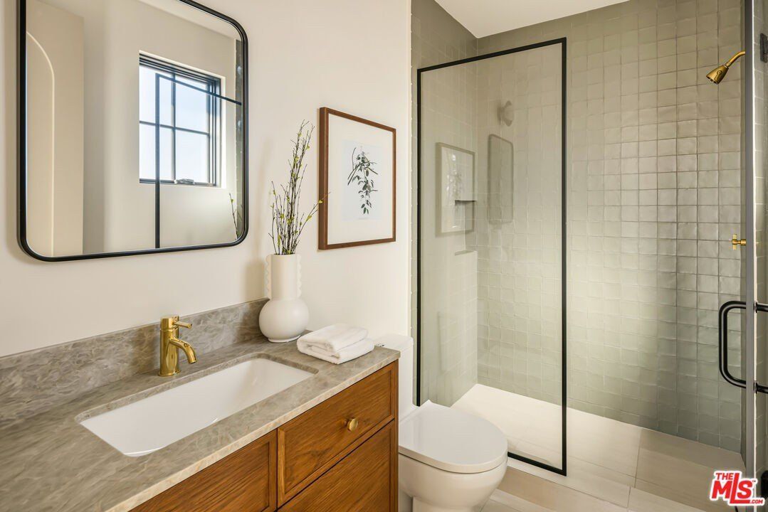 344 N Vista St. Los Angeles, CA 90036