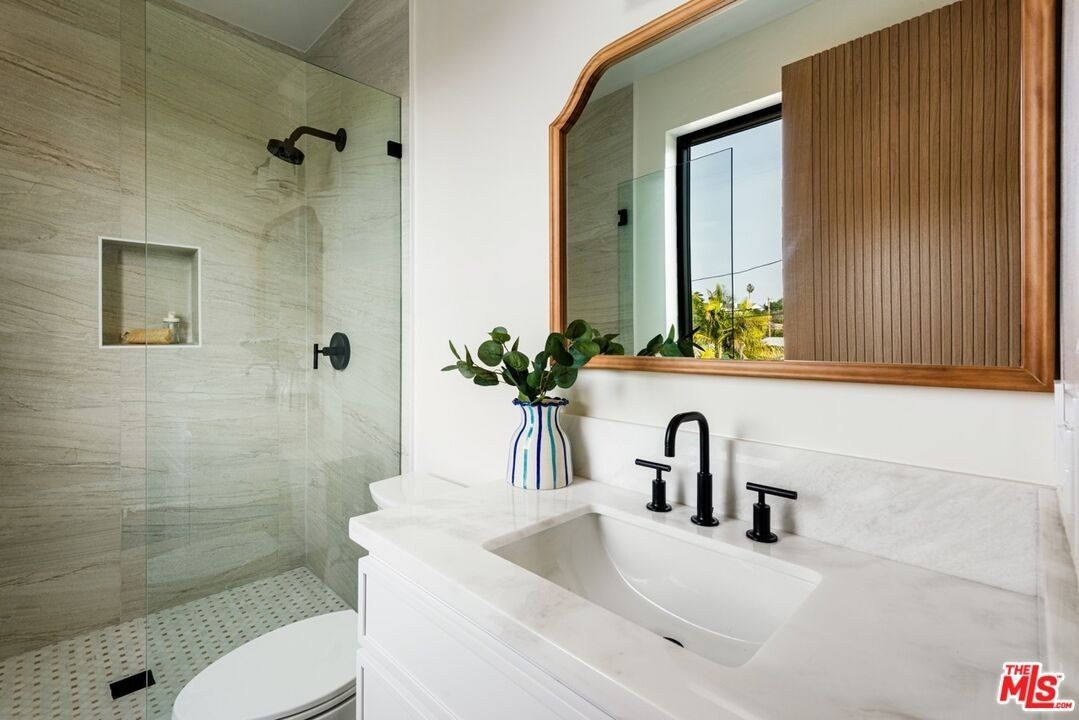 13235 Lake St. Los Angeles, CA 90066