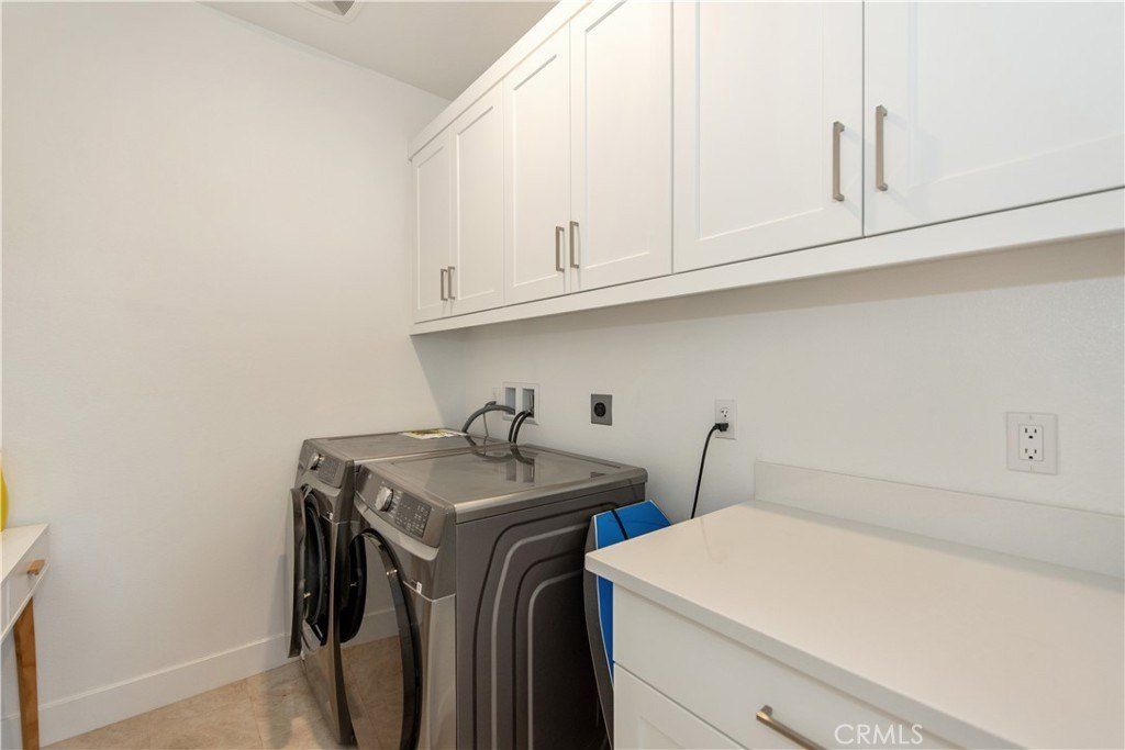 608 Grizzly. Irvine, CA 92618