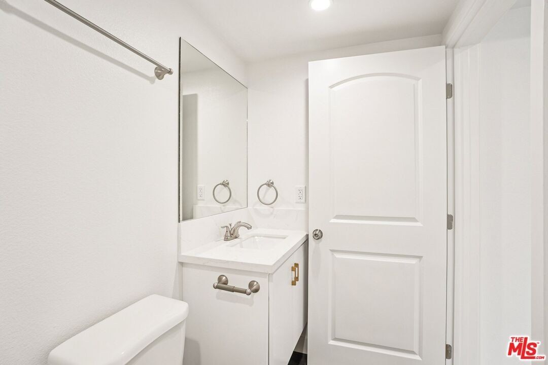 1185 Leighton Ave. Los Angeles, CA 90037