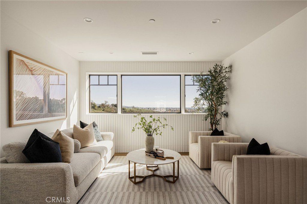 702 Saint James Place. Newport Beach, CA 92663