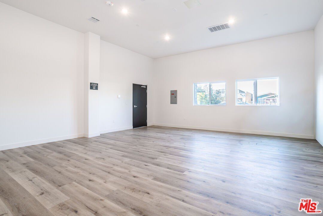 7410 Avalon Blvd. Los Angeles, CA 90003