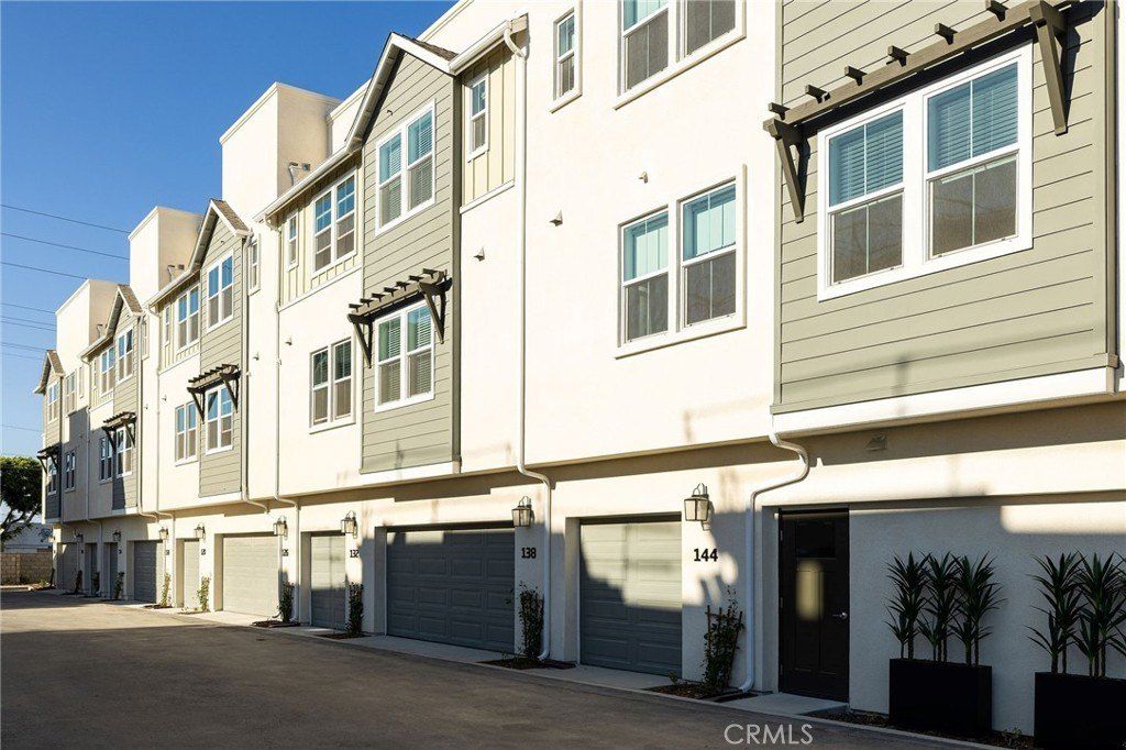 136 S Tulip Avenue. Compton, CA 90220