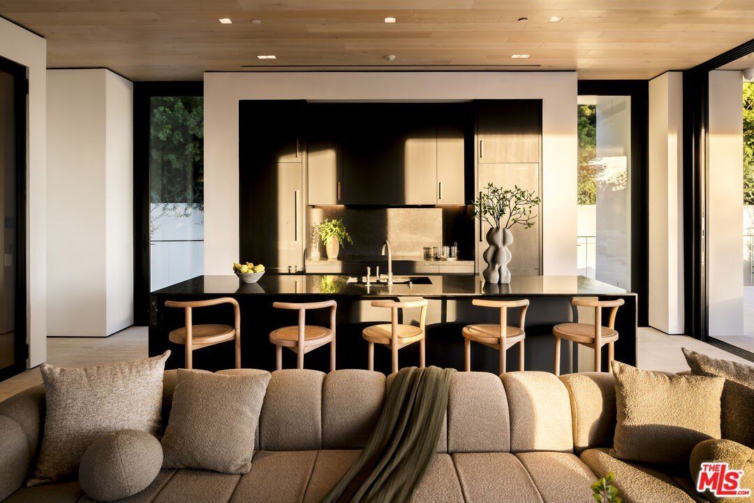 1210 Laurel Way. Beverly Hills, CA 90210