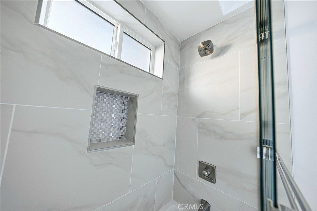 10538 La Reina. Downey, CA 90241