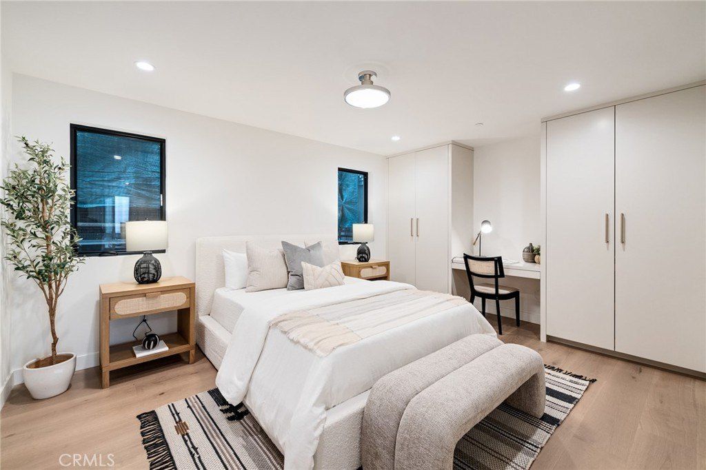 212 Manhattan Avenue. Manhattan Beach, CA 90266