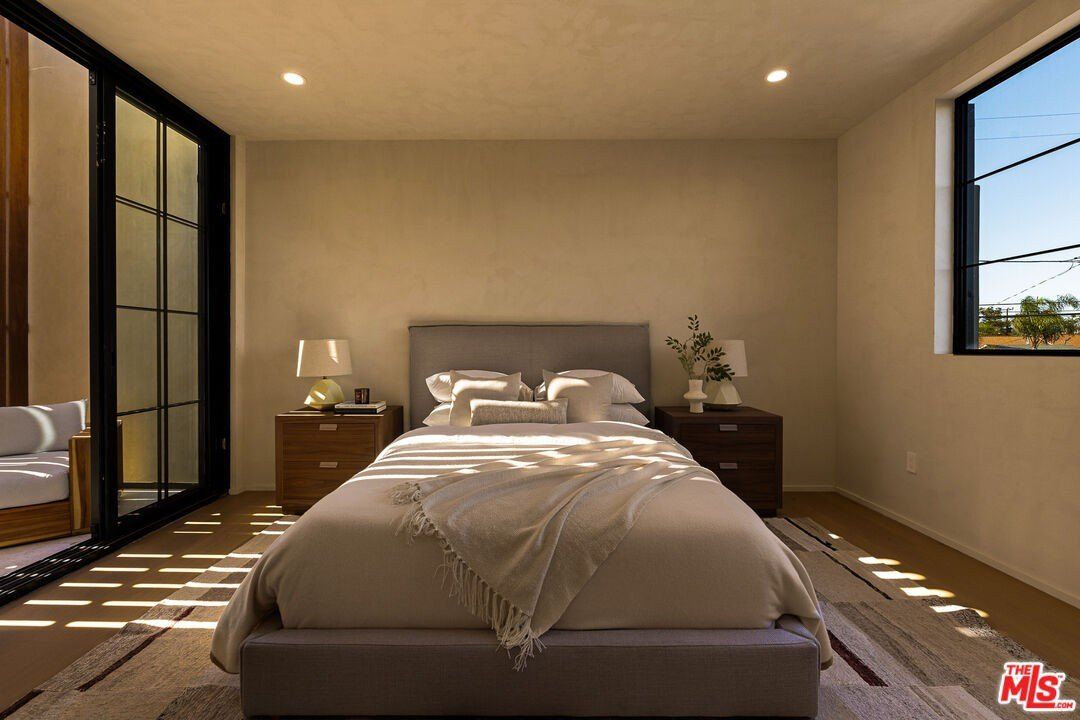 923 Milwood Ave. Venice, CA 90291