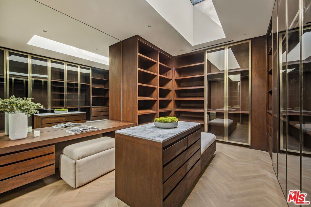 2535 Hutton Dr. Beverly Hills, CA 90210