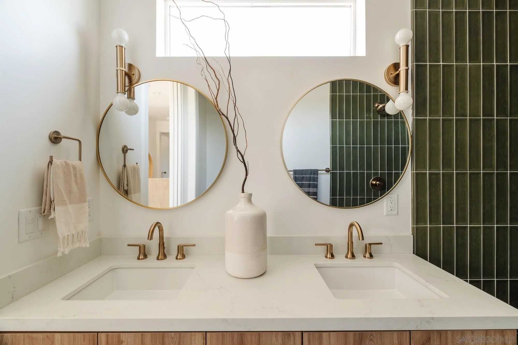 3868 N Riley Lane. Los Angeles, CA 90065