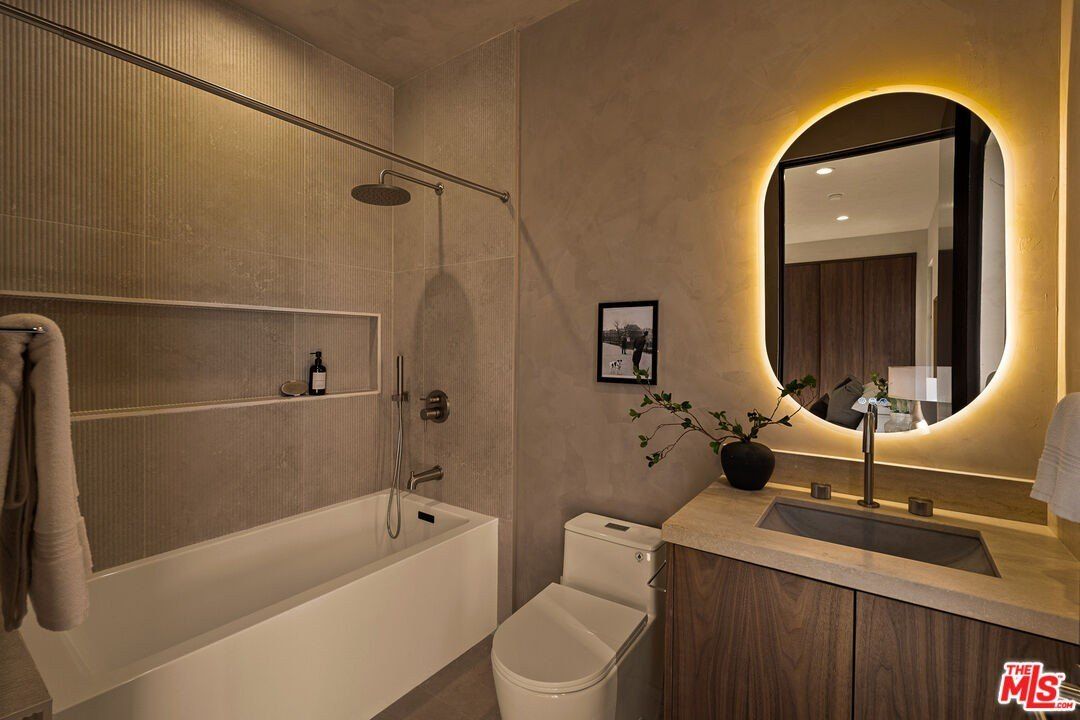 923 Milwood Ave. Venice, CA 90291